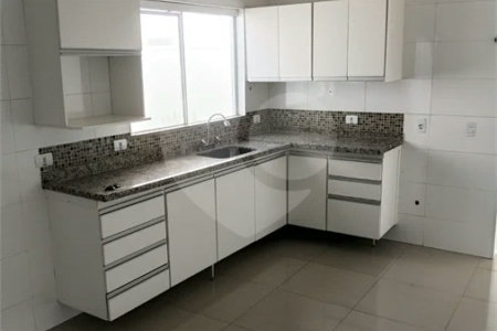 Casa à venda com 3 quartos, sendo 1 suíte,  no condomínio Residencial Eldorado, São Carlos - SP