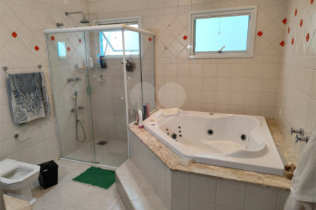 Sobrado à venda com 3 quartos, sendo 2 suítes, em Vila Romão, Salto, SP
