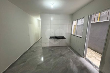 Casa à venda com 3 quartos, sendo 1 suíte, no condomínio Felipe Camarao, Poá - SP