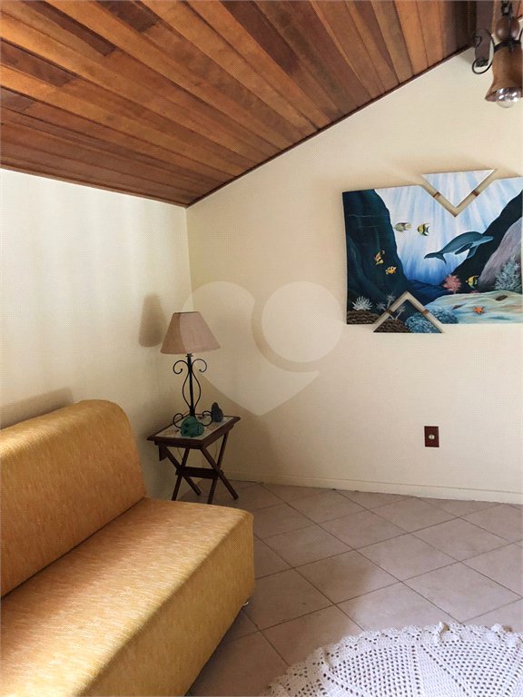 Casa à venda com 4 quartos, sendo 1 suíte, em Ogiva, Cabo Frio, RJ