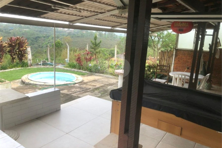 Casa à venda com 4 quartos, sendo 2 suítes, no condomínio Residencial Ypeville, Mairiporã - SP