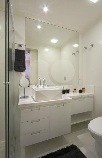 Apartamento à venda com 2 quartos, sendo 1 suíte, em Vila Olímpia, São Paulo, SP
