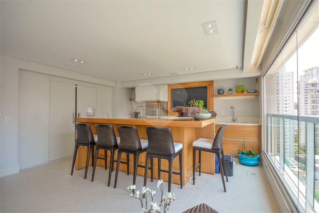 Apartamento à venda com 4 suítes,  em Vila Uberabinha, São Paulo, SP