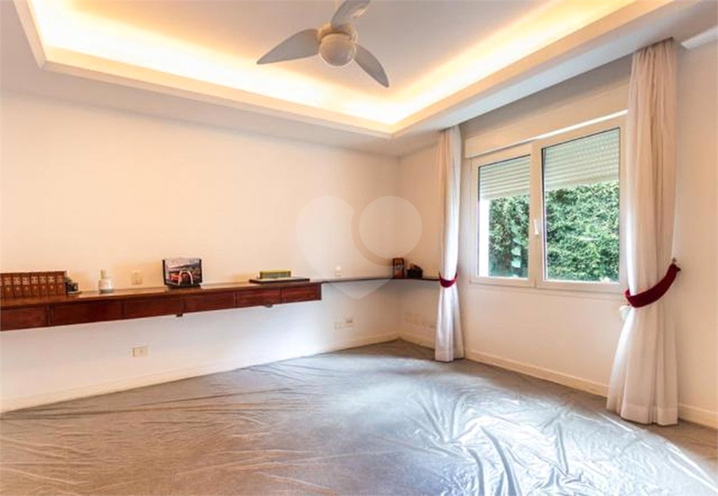 Casa à venda com 6 suítes no condomínio Vitória Régia, São Paulo - SP