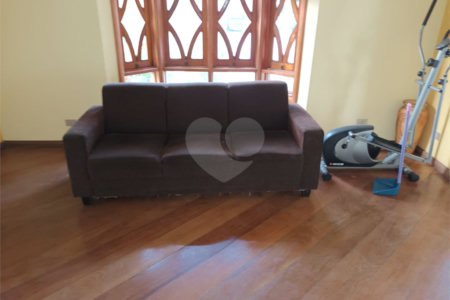 Casa à venda com 4 quartos, sendo 3 suítes, no condomínio Arujá 5, Arujá - SP