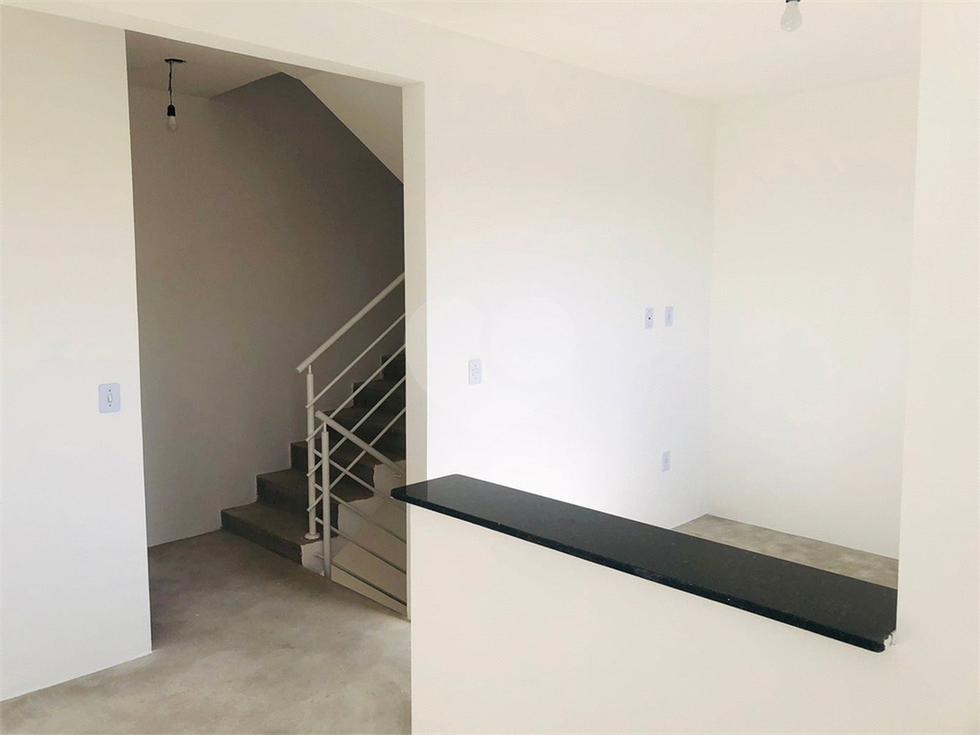 Casa à venda com 2 quartos no condomínio Residencial Turim, Mogi das Cruzes - SP