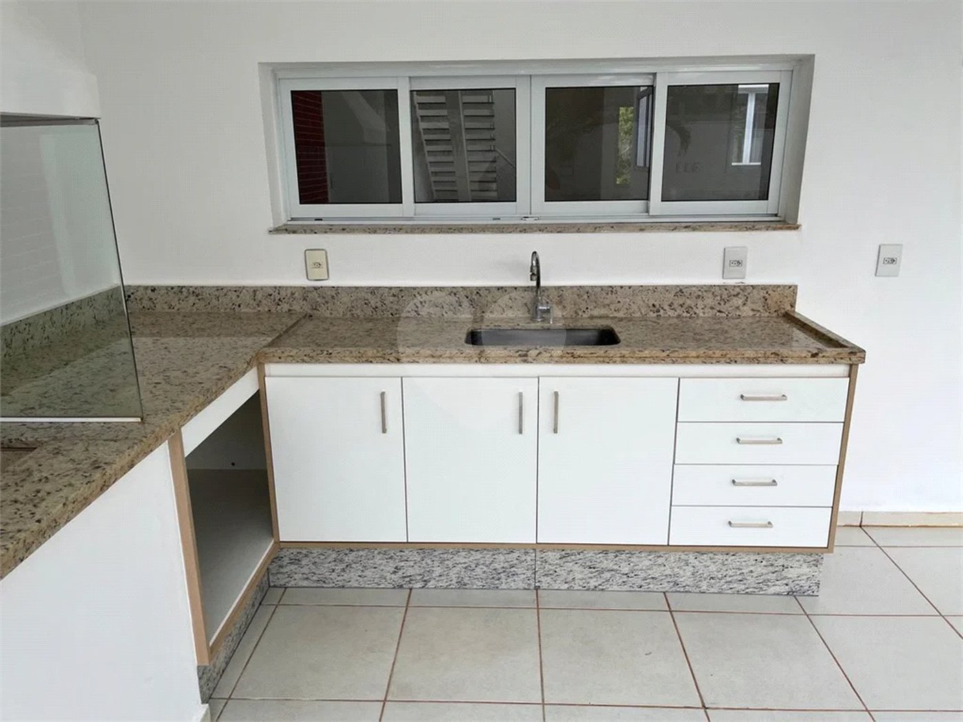 Casa para alugar com 3 suítes no condomínio Figueira Garden, Atibaia - SP