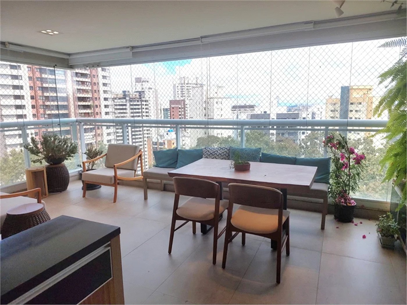 Apartamento à venda com 4 quartos, sendo 2 suítes,  em Vila Suzana, São Paulo, SP