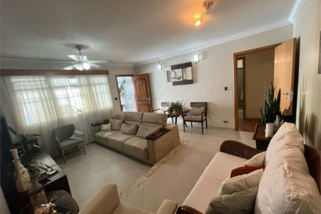 Casa à venda com 3 quartos, sendo 1 suíte,  em Jardim Casablanca, São Paulo, SP