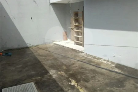 Sobrado à venda com 3 quartos em Jardim Estela Mari, Cotia, SP