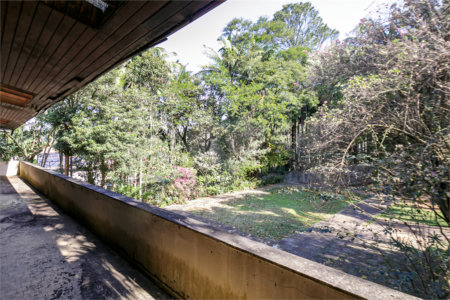 Casa à venda com 5 quartos, sendo 3 suítes, no condomínio Chácara Flora, São Paulo - SP