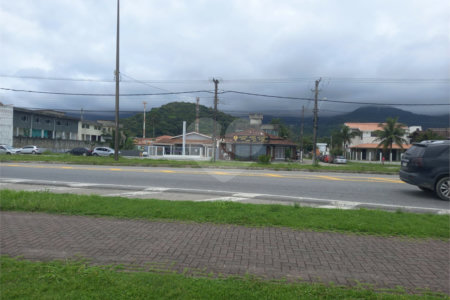 Sobrado à venda com 2 quartos, sendo 1 suíte, em Estância Balneária Hawai, Caraguatatuba, SP