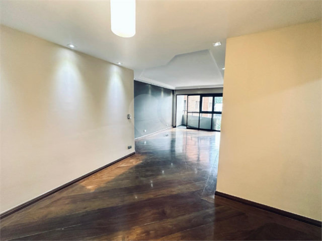 Apartamento à venda com 3 quartos, sendo 1 suíte,  em Alto da Boa Vista, São Paulo, SP
