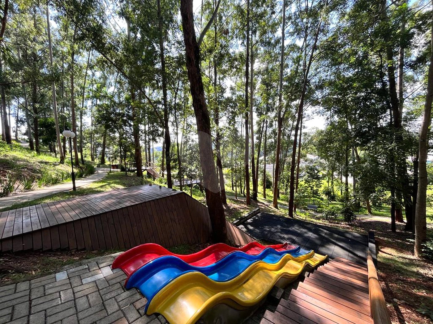 Casa à venda com 5 quartos, sendo 3 suítes, no condomínio Santa Teresa 1, Vinhedo - SP