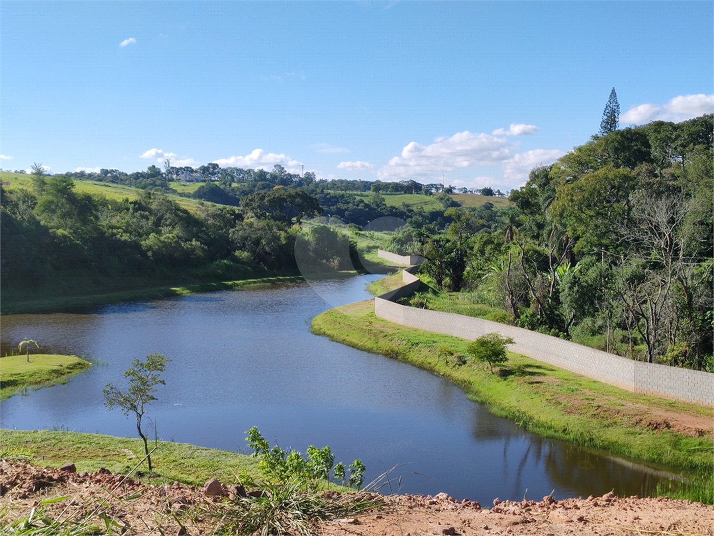 Terreno à venda no condomínio Portal Lamis, Bom Jesus dos Perdões - SP