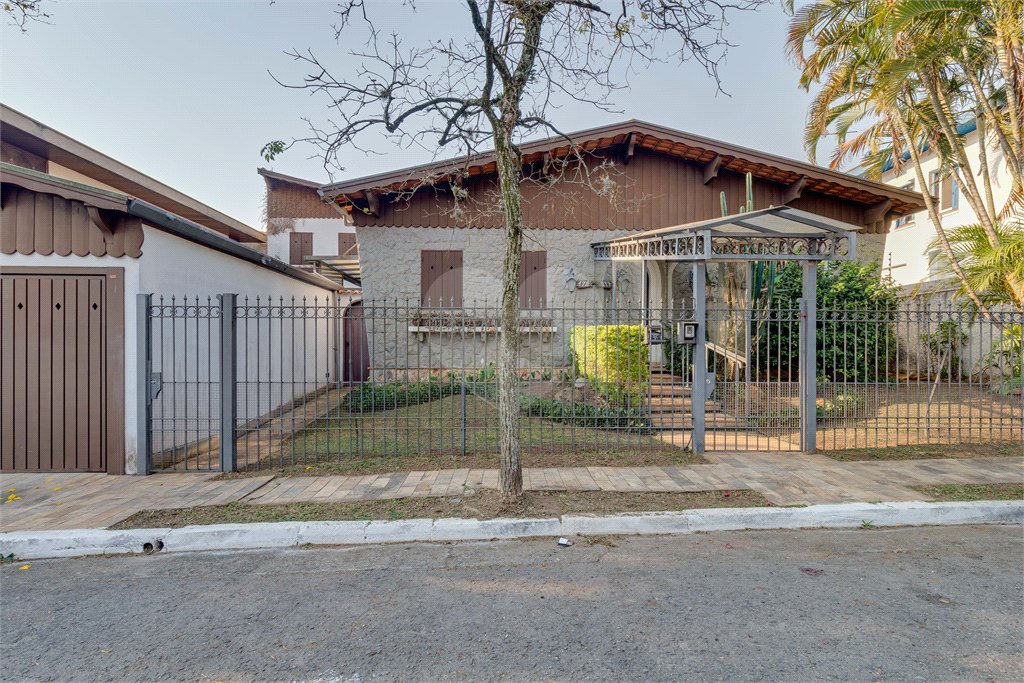 Casa Térrea à venda com 3 suítes em Granja Julieta, São Paulo, SP