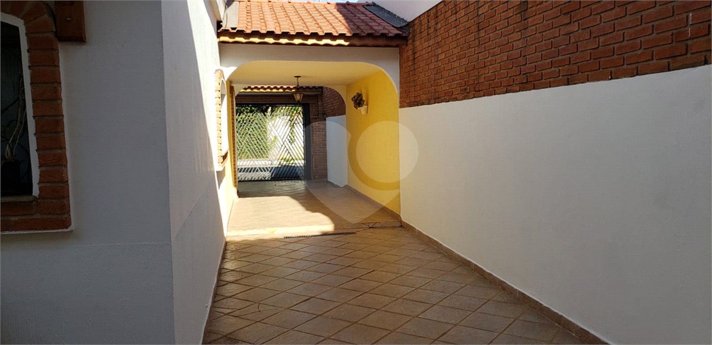Sobrado à venda com 3 quartos, sendo 1 suíte, em Tremembé, São Paulo, SP
