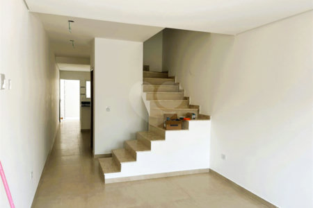 Sobrado à venda com 3 quartos, sendo 1 suíte,  em Vila Tiradentes, São Paulo, SP