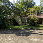 Casa à venda com 5 quartos, sendo 3 suítes, no condomínio Chácara Flora, São Paulo - SP
