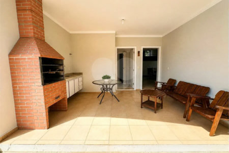 Casa à venda com 3 suítes no condomínio Recanto dos Paturis, Vinhedo - SP