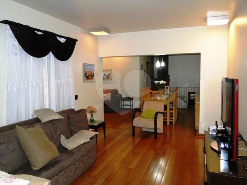 Sobrado à venda com 8 quartos, sendo 2 suítes,  em Santana, São Paulo, SP
