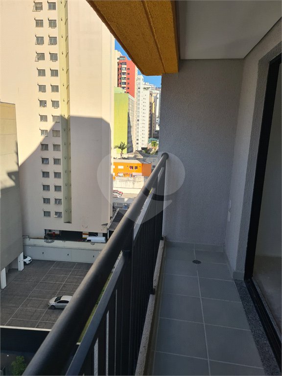 Apartamento à venda na Bela Vista de 24m2 com 1 dormitórios e sem vagas.Estuda Permuta.