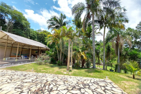 Casa à venda com 4 quartos, sendo 1 suíte, no Centro, Ibiúna, SP