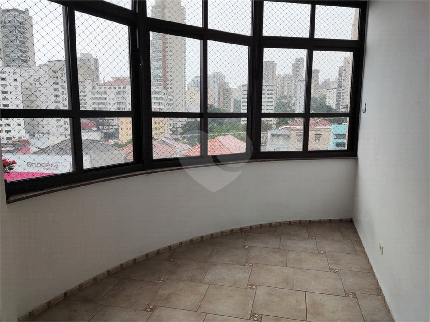 Apartamento para venda e locação na Aclimação de 108m² com 2 dormitórios e 2 banheiros, varanda