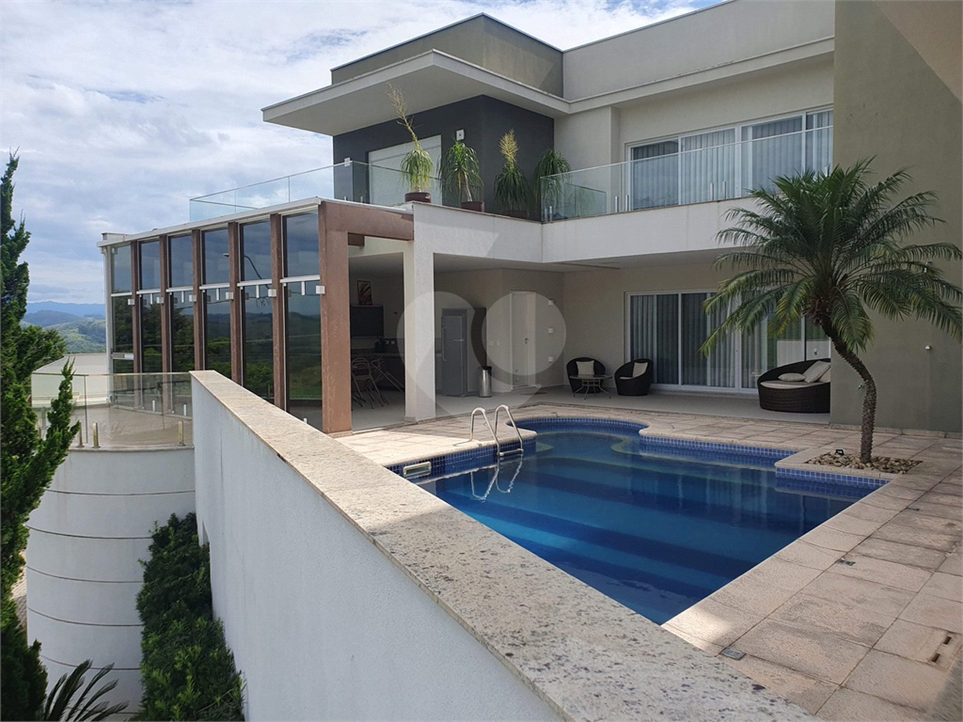 Casa à venda com 4 suítes no condomínio Residencial Jaguary, São José dos Campos - SP