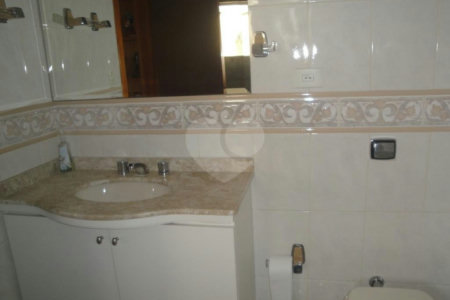 Sobrado à venda com 5 quartos, sendo 3 suítes, em Vila Bonilha, São Paulo, SP