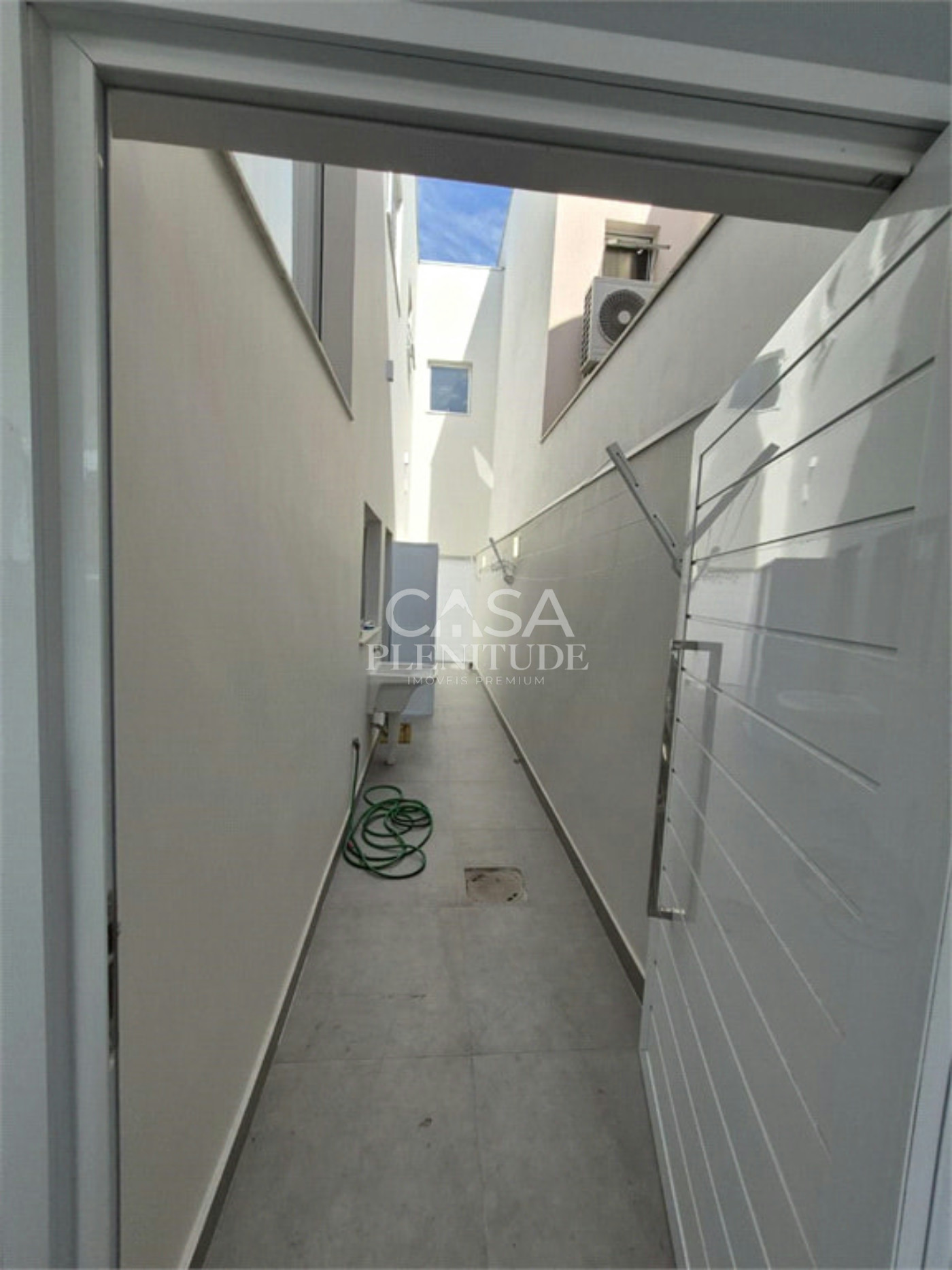 Casa em condomínio à venda com 4 quartos, sendo 3 suítes, em Iporanga, Sorocaba, SP
