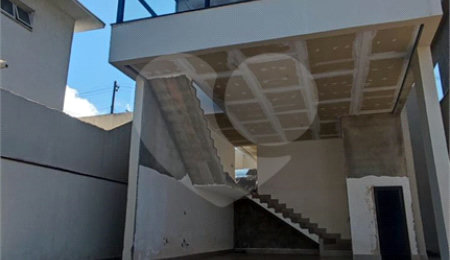 Casa à venda com 3 quartos, sendo 1 suíte, no condomínio Terras de São Fernando, Cotia - SP