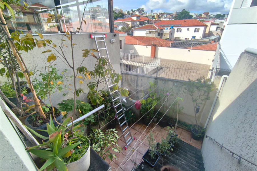 Sobrado à venda com 8 quartos, sendo 2 suítes, em Parada Inglesa, São Paulo, SP