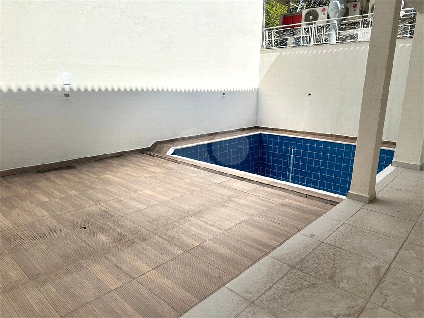 Casa à venda com 4 suítes no condomínio Villaggio Houda, São Paulo - SP