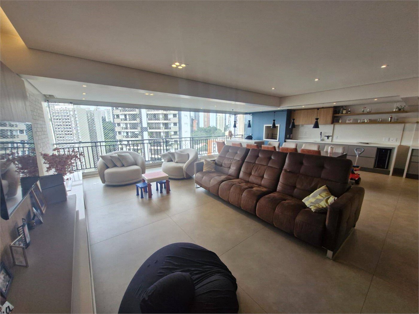 Apartamento à venda com 3 suítes em Vila Suzana, São Paulo, SP
