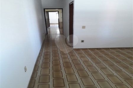 Sobrado à venda com 4 quartos em Jardim Galetto, Itatiba, SP