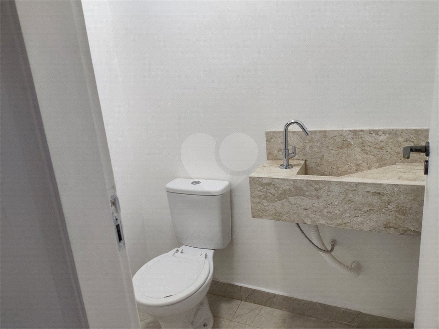 Casa à venda com 3 quartos, sendo 1 suíte,  no condomínio Res Saint Honoré, São Paulo - SP