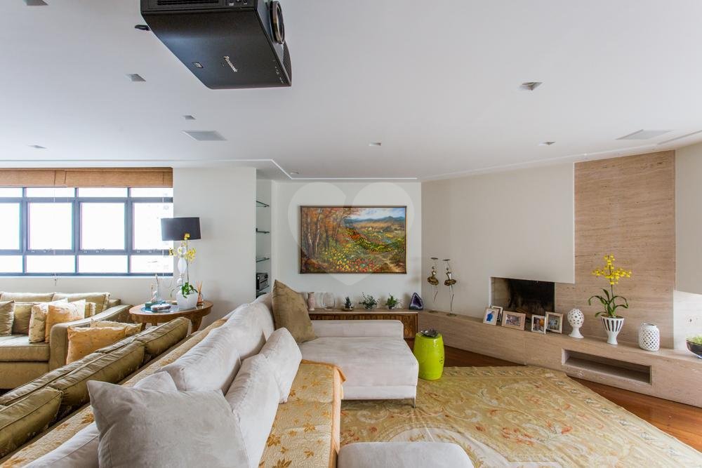 Apartamento à venda com 3 suítes em Campo Belo, São Paulo, SP