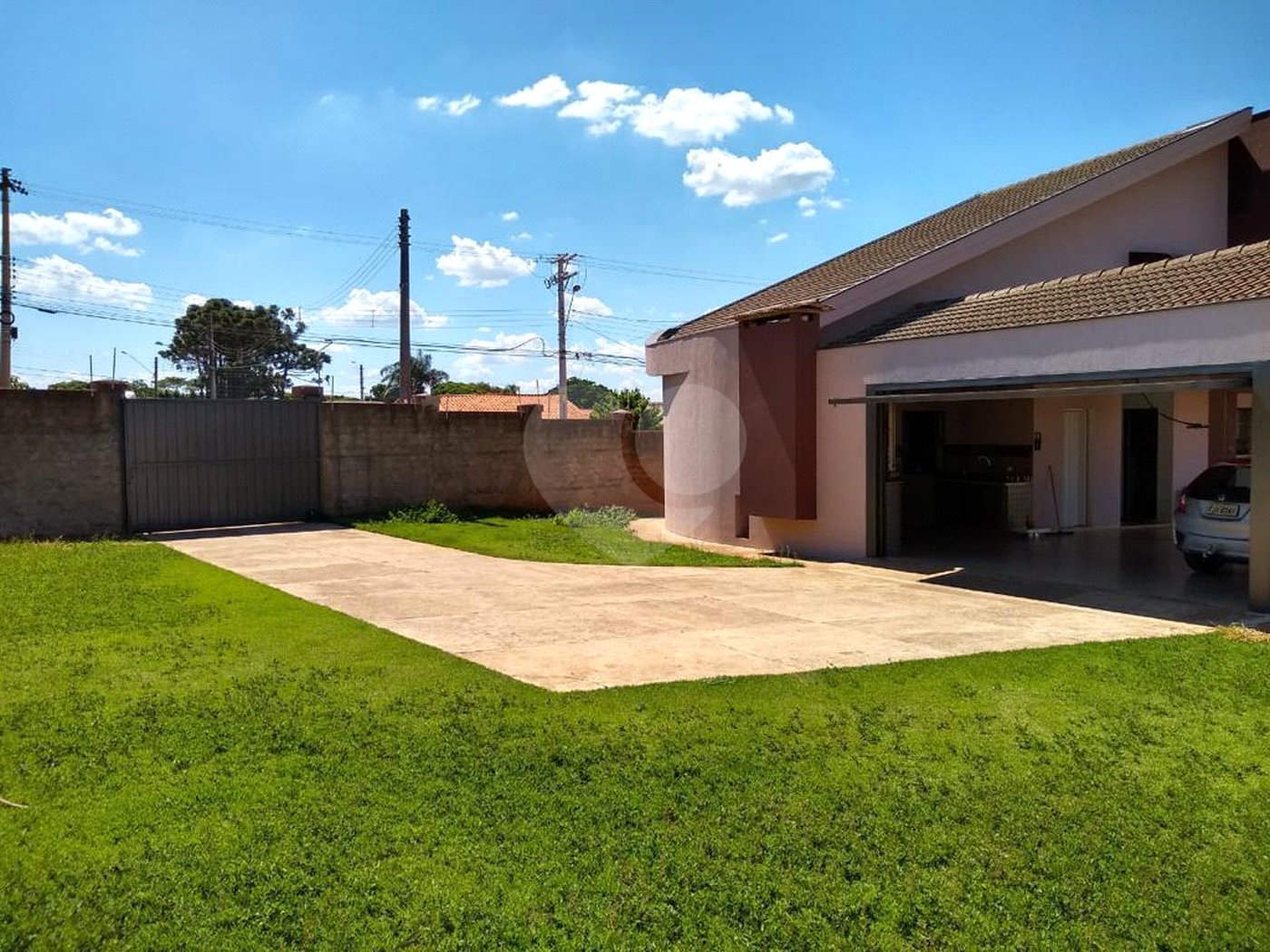 Sobrado à venda com 4 quartos, sendo 1 suíte,  em Vila Asem, Itapetininga, SP