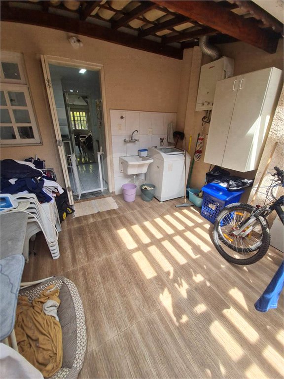 Casa à venda com 3 quartos, sendo 1 suíte, no condomínio Moradas do Ipê, São Paulo - SP