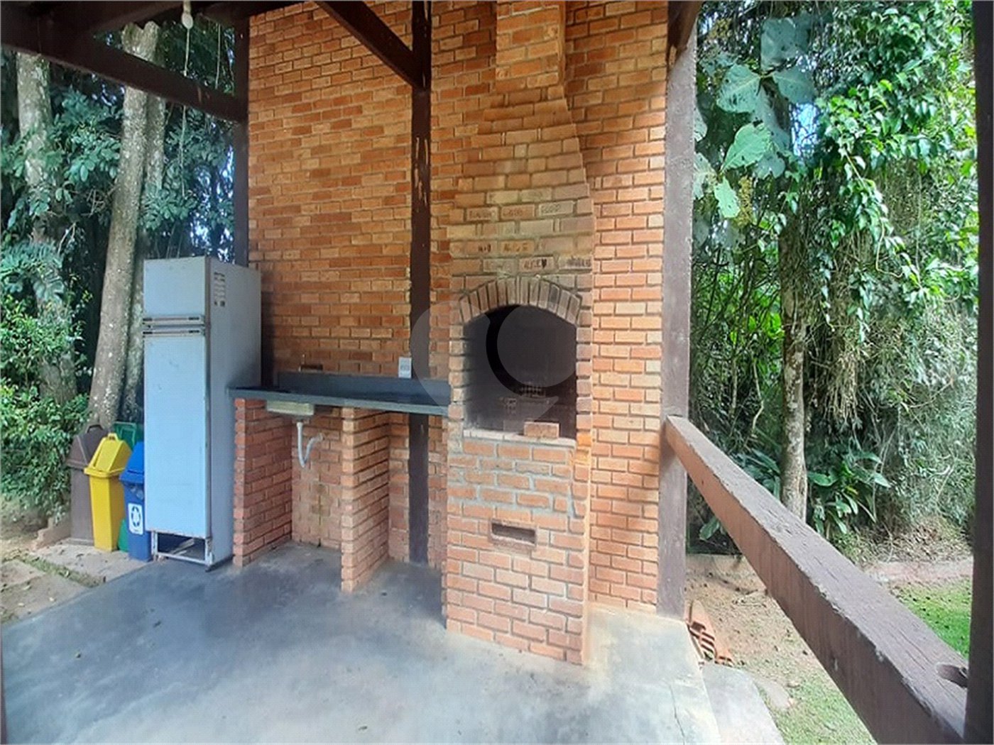 Casa à venda com 4 quartos, sendo 1 suíte, no condomínio Parque Suiça, Caieiras - SP