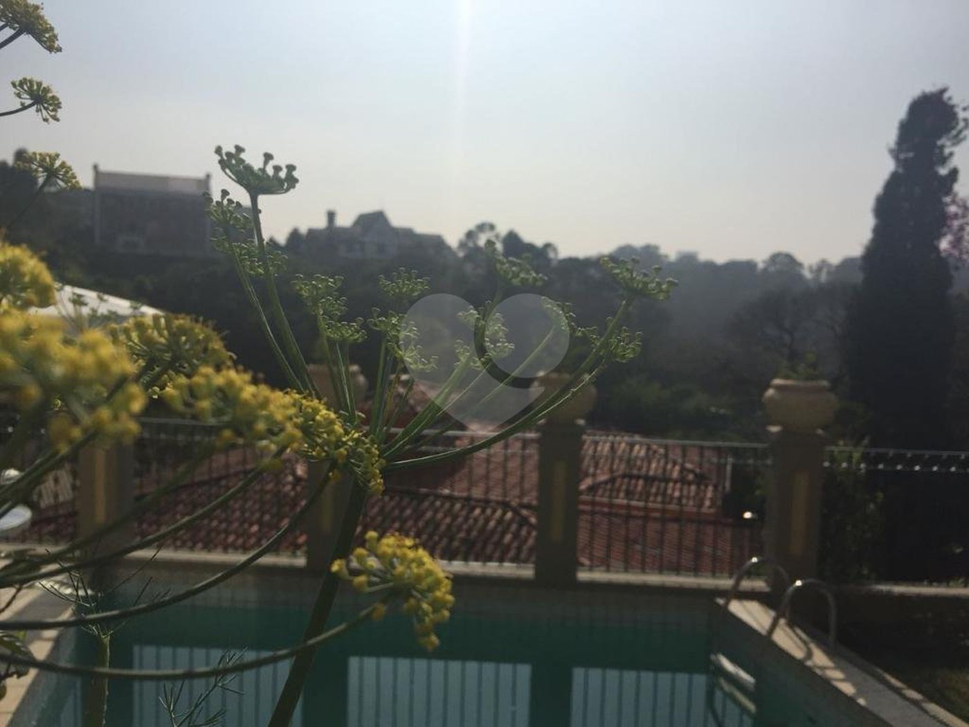 Casa à venda com 5 quartos, sendo 4 suítes, no condomínio Jardim Vitória Régia, São Paulo - SP