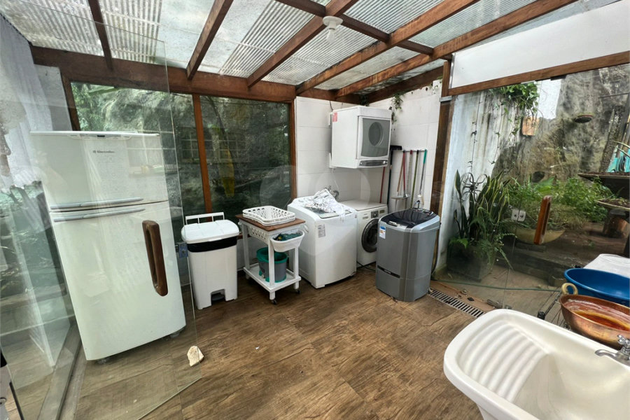 Casa à venda com 6 quartos, sendo 5 suítes, no condomínio Alpes da Cantareira, Mairiporã - SP