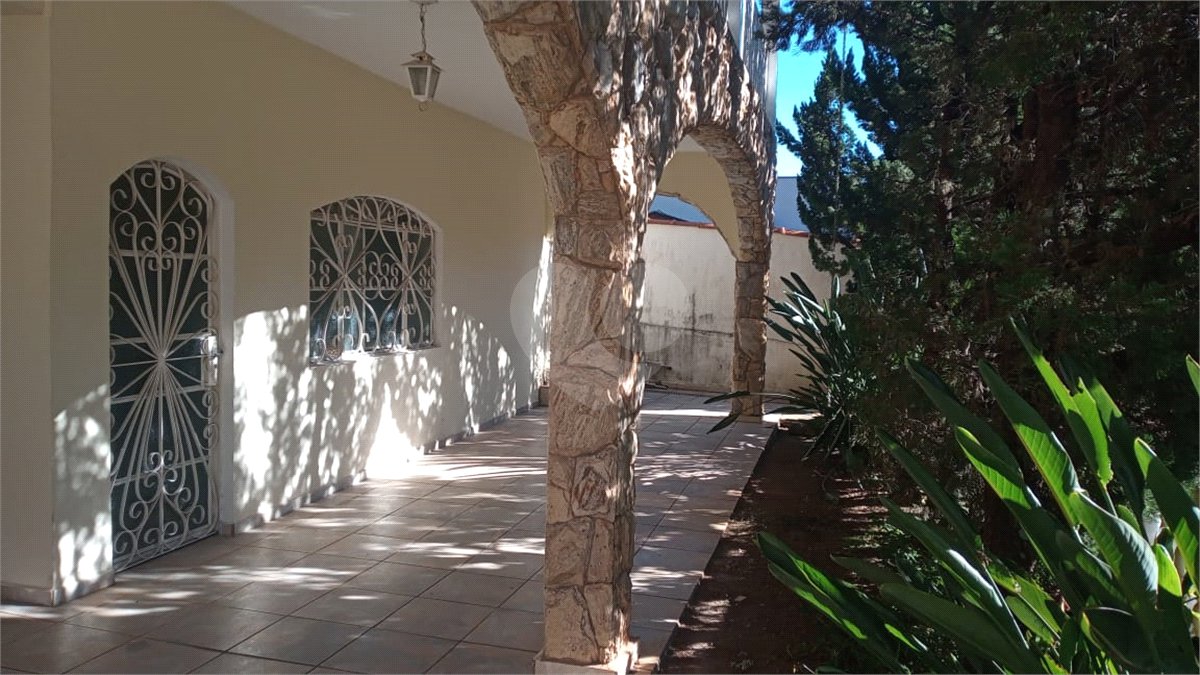 Casa à venda com 5 quartos, sendo 3 suítes,  no condomínio Estância Marambaia, Vinhedo - SP