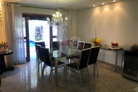 Casa à venda com 3 quartos, sendo 2 suítes,  no condomínio Aruã, Mogi das Cruzes - SP