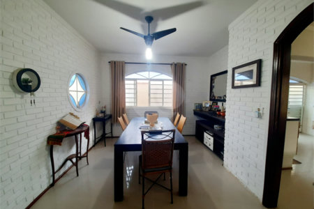 Casa à venda com 3 quartos, sendo 1 suíte, no Centro, Vinhedo, SP