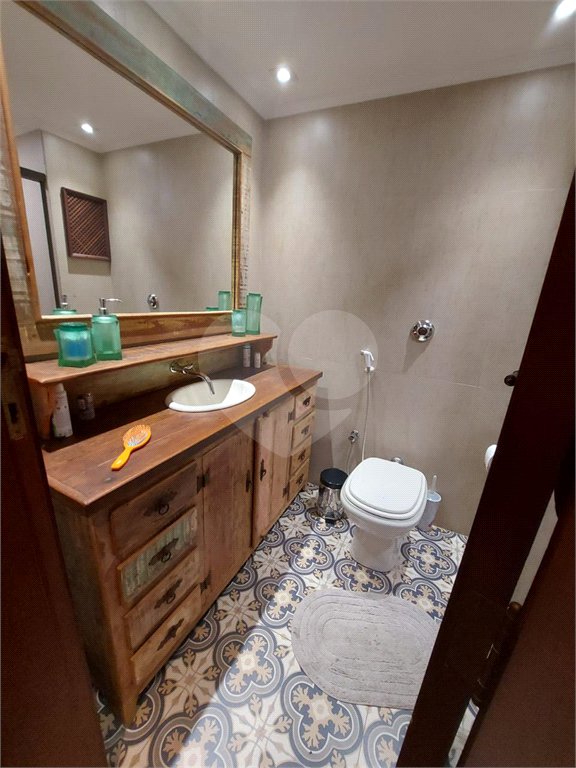 Apartamento à venda com 3 quartos, sendo 1 suíte,  em Enseada, Guarujá, SP