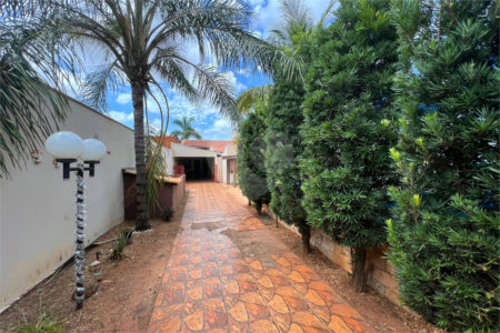 Casa à venda com 4 quartos, sendo 1 suíte, em Interlagos, Três Lagoas, MS