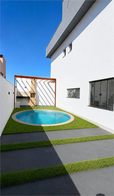 Casa à venda com 3 quartos, sendo 2 suítes, em Guriri, Cabo Frio, RJ