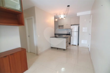 Apartamento à venda com 3 quartos, sendo 1 suíte,  em Pinheiros, São Paulo, SP